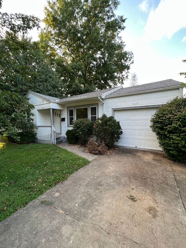 Primary Photo - Beautiful 2 bedroom 1 bath 1 car garage