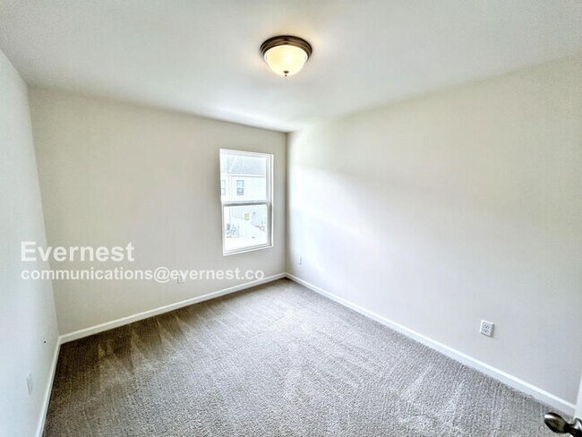 Building Photo - 3-Bed/ 2.5-Bath Townhouse/ Available Soon!