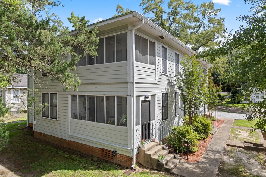 Building Photo - 105 Russell Ct