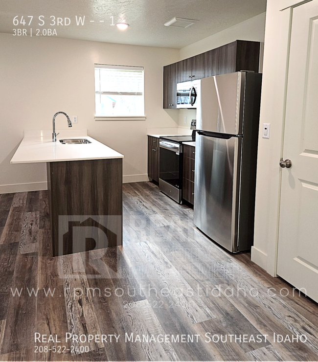 Building Photo - 647 S 3rd W