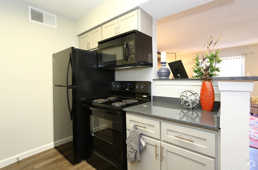 1BR-1BA 667sf Kitchen - The Ranch At Midland
