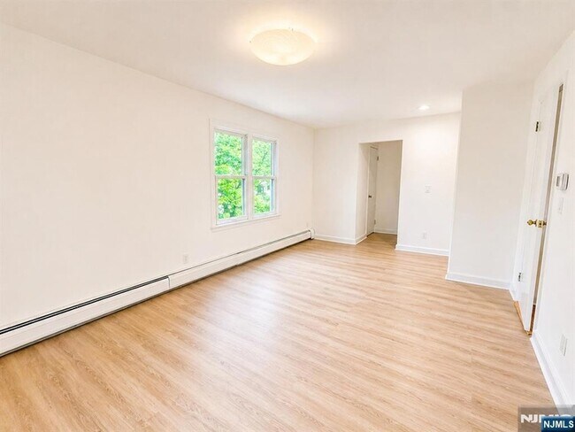 Building Photo - 1106 Bromley Ave