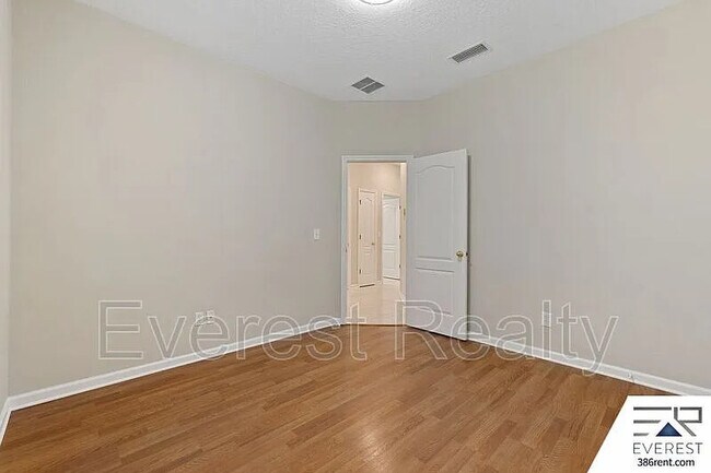 Building Photo - 47 Bassett Ln