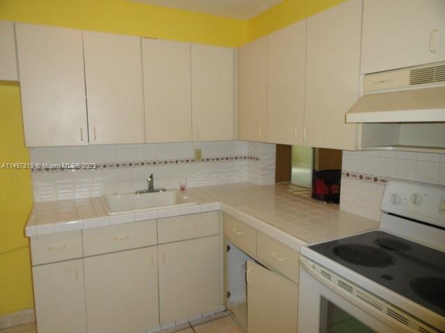 Building Photo - 120 Royal Palm Rd