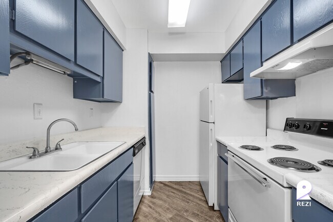 Building Photo - 4400 Memorial Dr