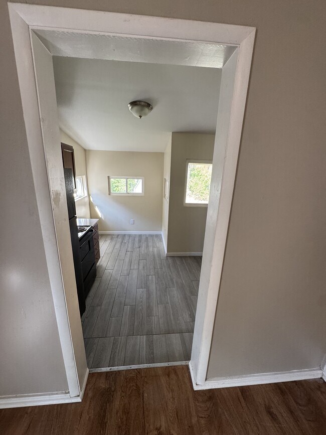 Building Photo - 206 N Sutphin St