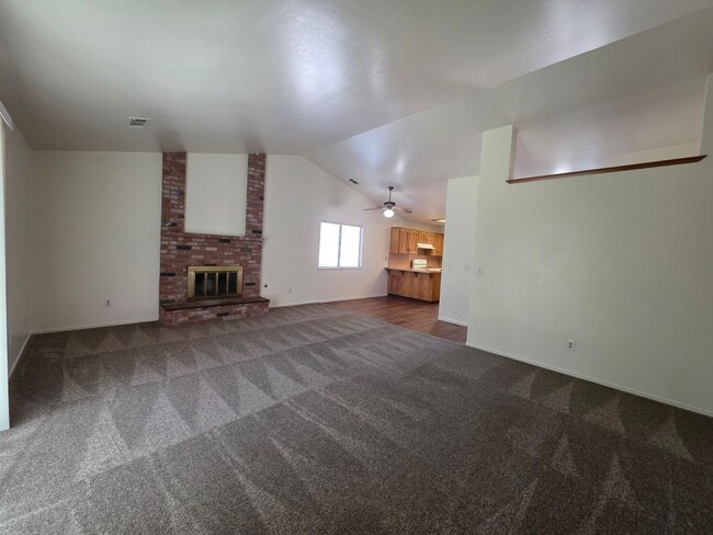 Building Photo - 1846 N Selina Ct