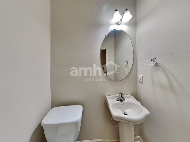 Building Photo - 1637 Bradmere Ln