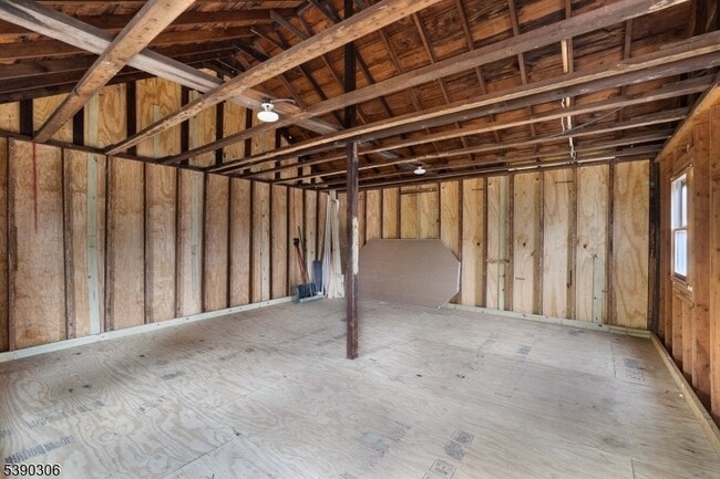 Building Photo - 400 Main St