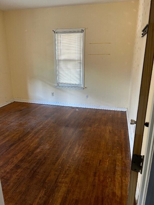 Building Photo - 549 4th St