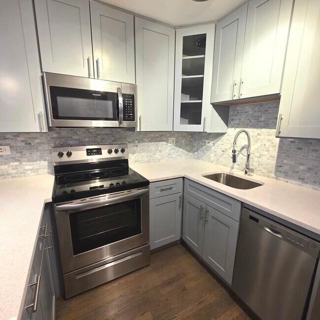 Building Photo - 420 W Aldine Ave