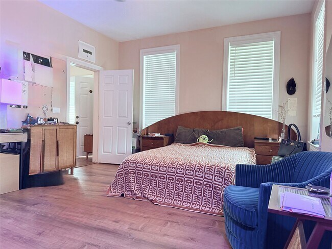 Building Photo - 4919 Walker St