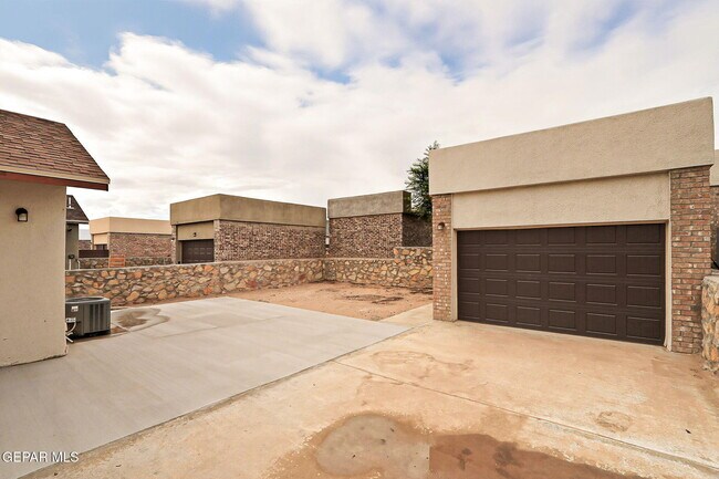 Building Photo - 14373 Tobe Davis Dr