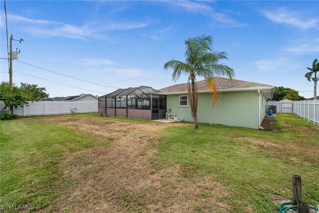 Building Photo - 415 SE 12th Ct