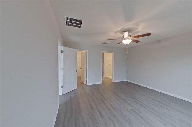 Building Photo - 8710 SW 44th Ct