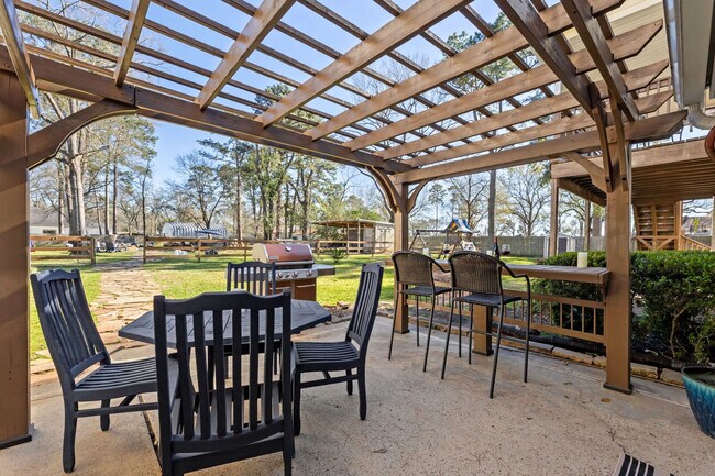Building Photo - 9123 Kerr Dr