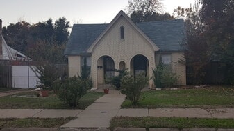 Building Photo - 5313 Parkland Ave