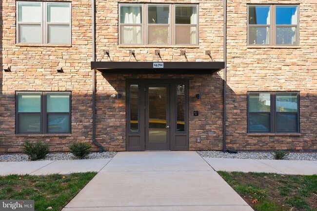 Building Photo - 46294 Mount Milstead Ter