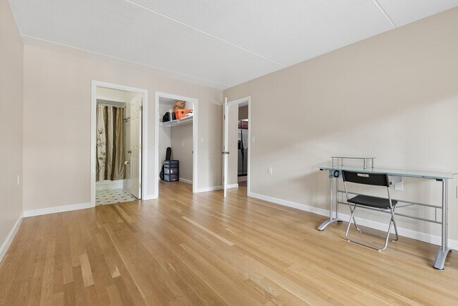 Building Photo - 4975 Washington St