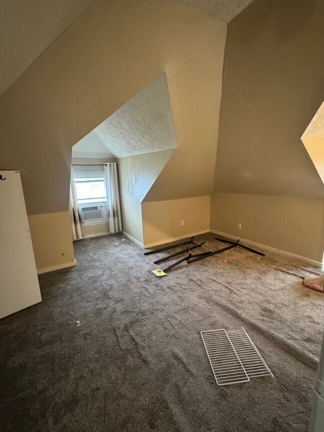 Building Photo - 136 N 31st Ave