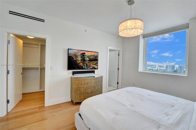 Building Photo - 17875 Collins Ave