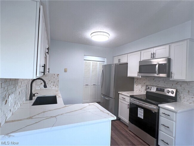 Building Photo - 4246 Duke Ct