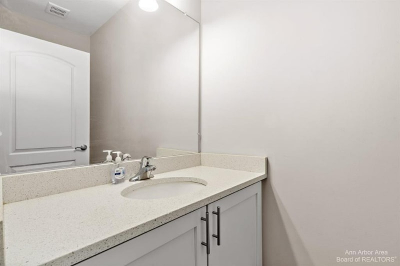 Building Photo - 5570 Arbor Chase Dr