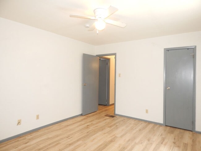 Building Photo - Charming 2 Bedroom, 1-1/2 Bath Duplex in T...
