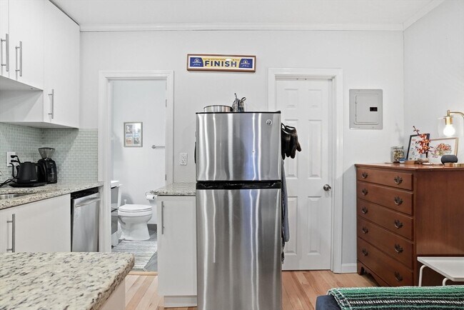 Building Photo - 227 Marlborough St