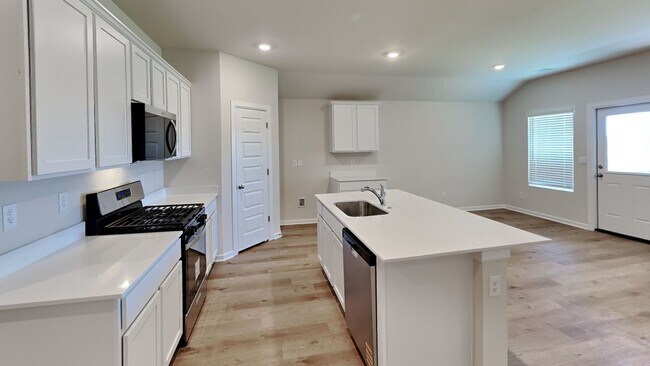 Building Photo - A Very Stunning and Spacious 4 Bedroom 2 Bath Home in Putnam City Schools