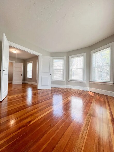 Building Photo - 84 Exeter Ave