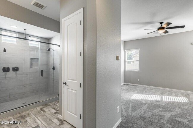 Building Photo - 2661 S Olympic Dr