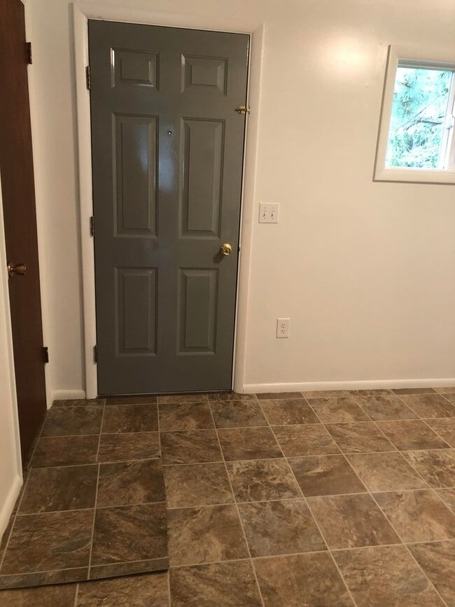 Building Photo - *LEASE TAKEOVER* Charming 1-Bedroom Home – Just 5 Minutes South of Rexburg!