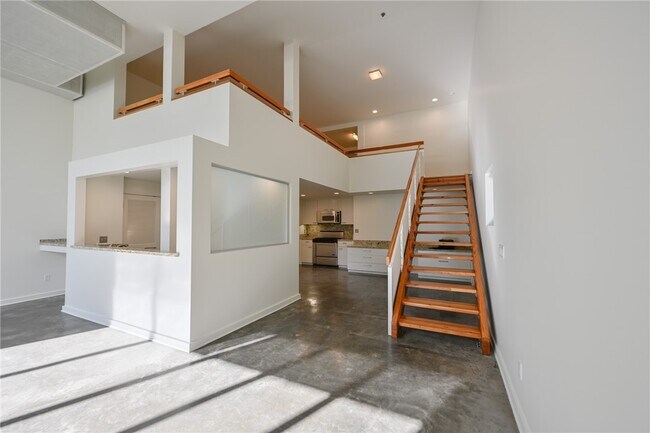 Building Photo - 615 Hampton Dr