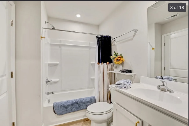 Building Photo - 1001 Cyprus Ct