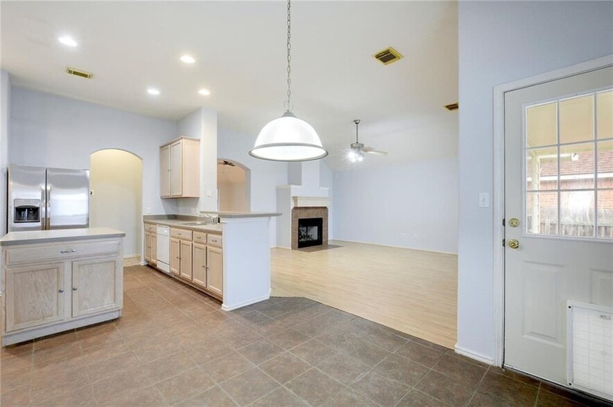 Building Photo - 4405 S Summercrest Loop