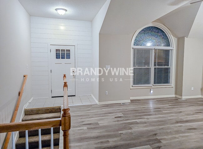 Building Photo - NEW LOWER RENTAL RATE LEASING SPECIAL: Rec...