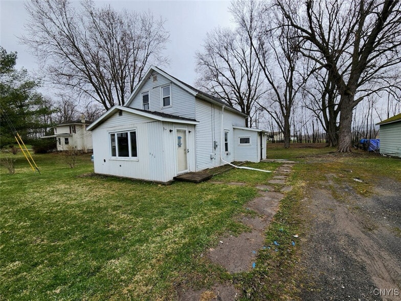 Building Photo - 952 South St