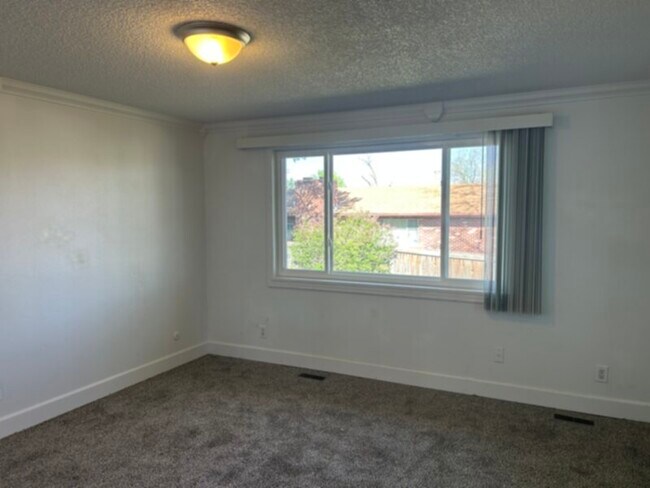 Building Photo - Denver Tri-level with finished basement