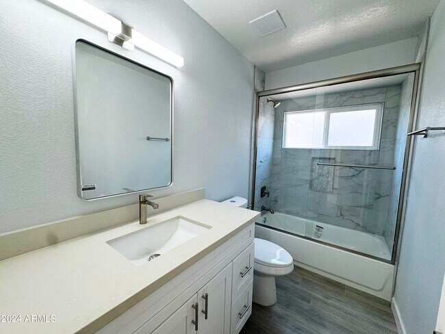 Building Photo - 514 W Fellars Dr