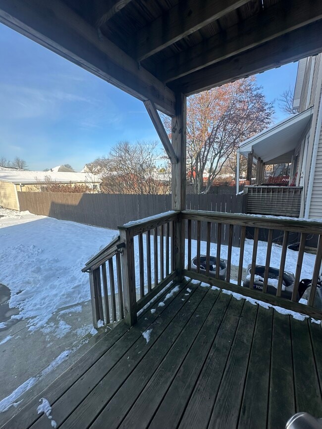 Building Photo - 166 W Washington Ave