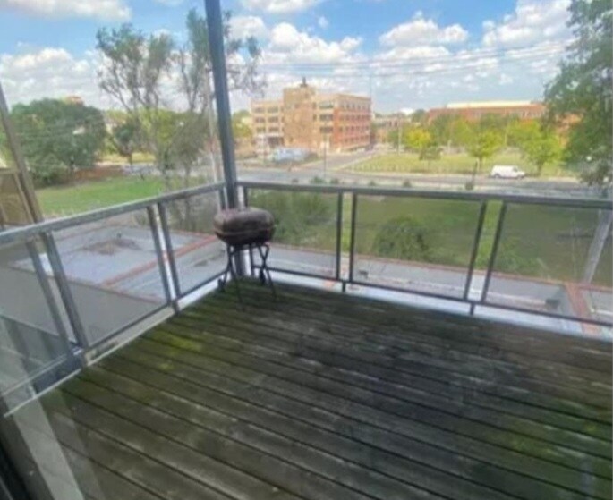 Building Photo - 2440 W Madison St