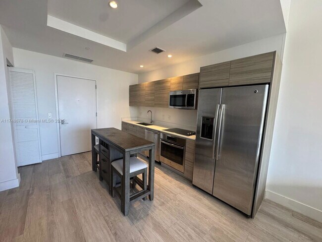 Building Photo - 121 NE 34th St