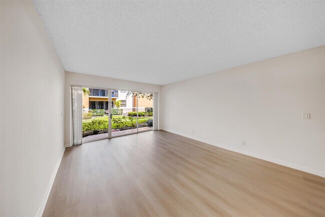 Building Photo - 8977 Wiles Rd