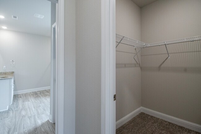 Building Photo - 5468 Overland Dr