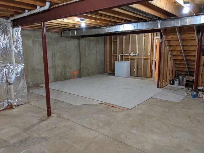 Building Photo - 403 McClellan Dr