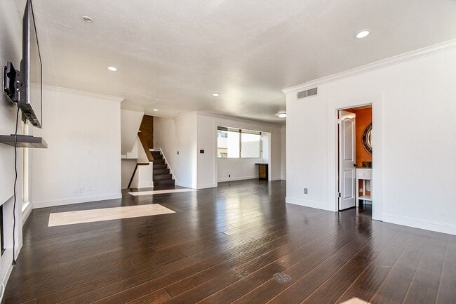 Building Photo - 6000 Inwood Dr