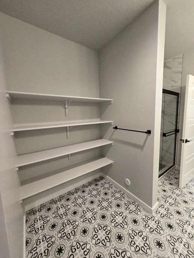 Building Photo - Elegant Nampa Home