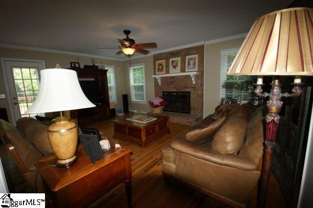 Building Photo - 4 Bedroom /2.5 Bath in Greer !! Minutes from Downtown Greer