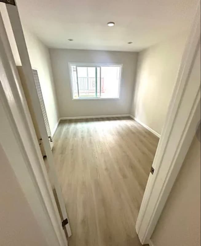 Building Photo - 325 E Verdugo Ave